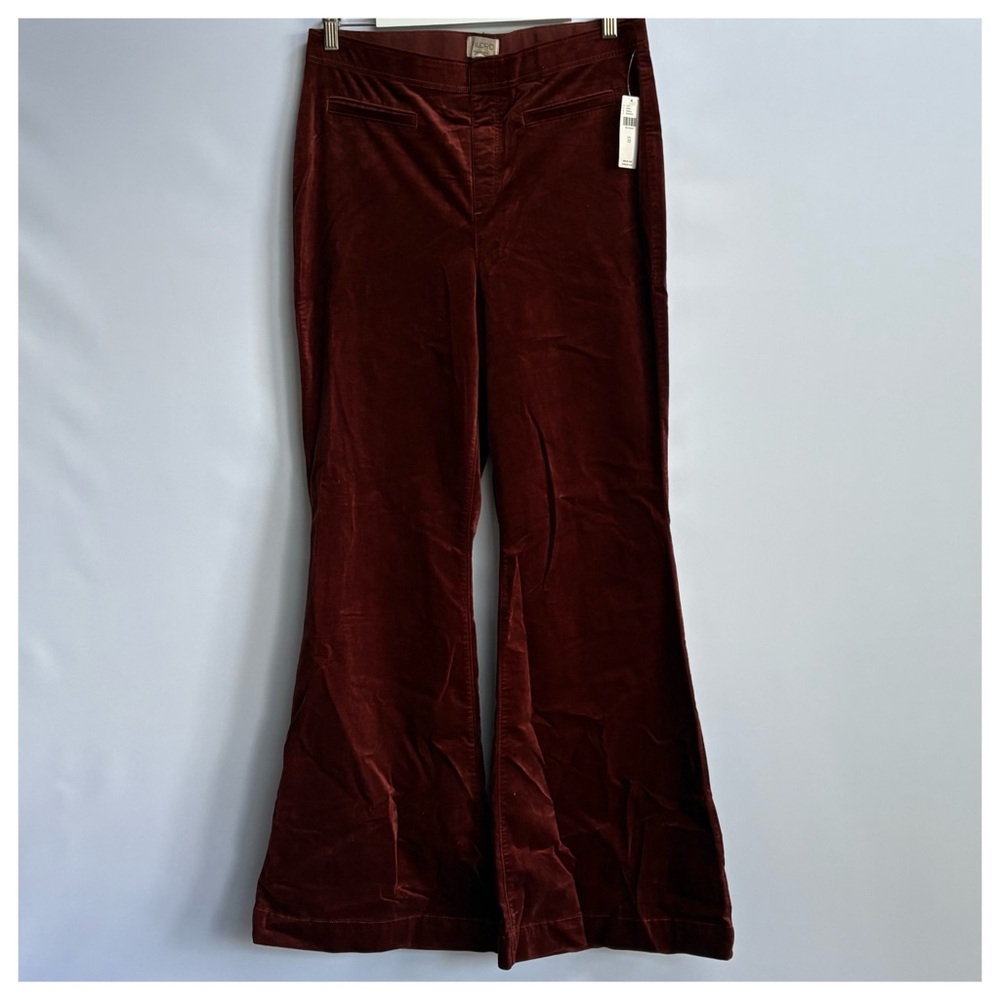 NWT Anthropologie Pilcro Pull-On Mid-Rise Retro Flare
Velvet Pants, size 32 - Picture 7 of 11